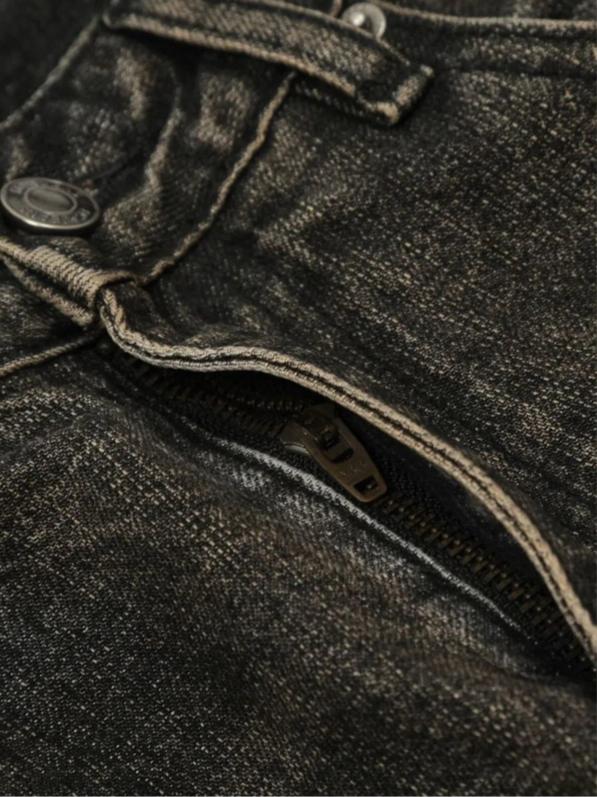 Distressed Straight Leg Jeans